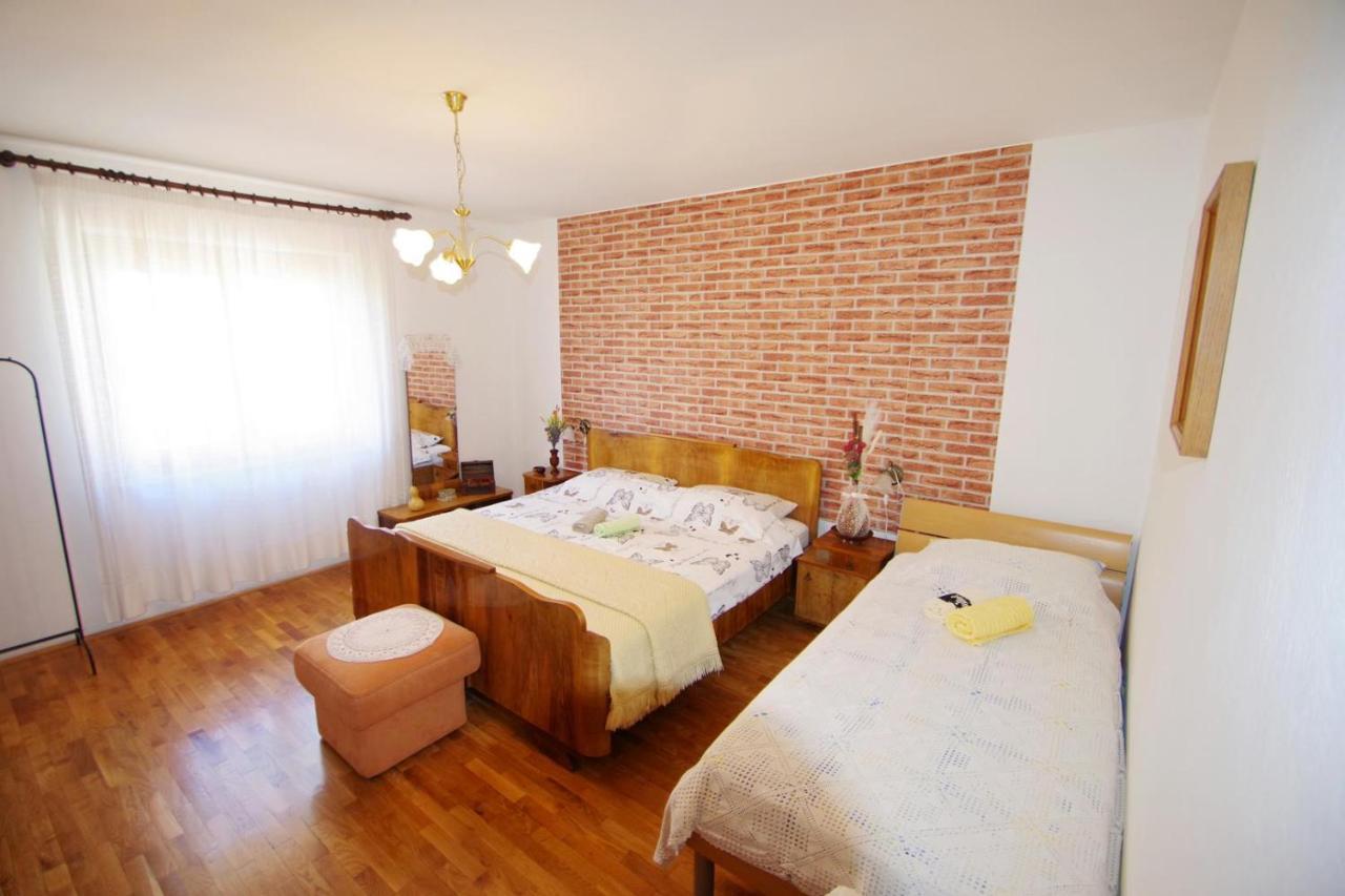 Apartment Ana Pola Esterno foto