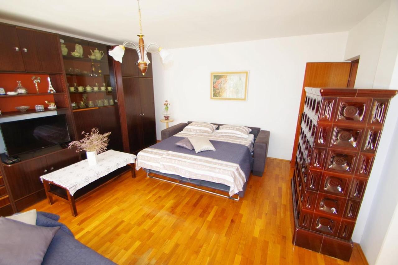 Apartment Ana Pola Esterno foto