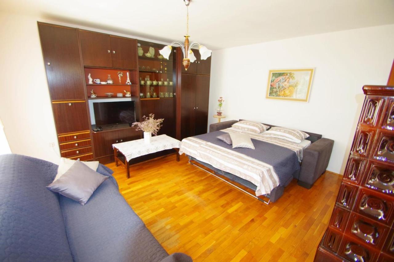 Apartment Ana Pola Esterno foto